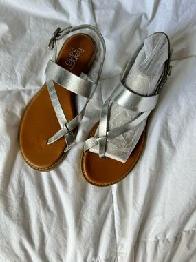FRANCO SARTO  Silver Leather Strappy Toe-Post Sandals Size 7.5
